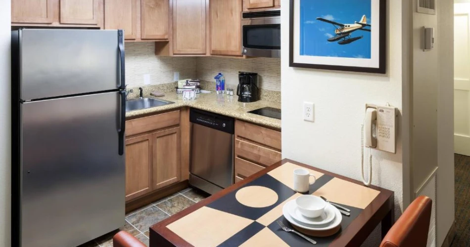 Top Hotels Near UW Seattle With Free Breakfast