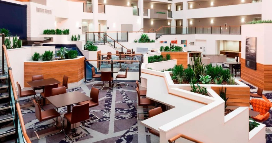 Where to Stay Near UW Seattle: Hotels With Free Breakfast Included
