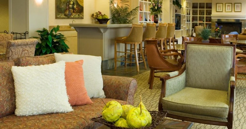 Where to Stay Near UW Seattle: Hotels With Free Breakfast Included