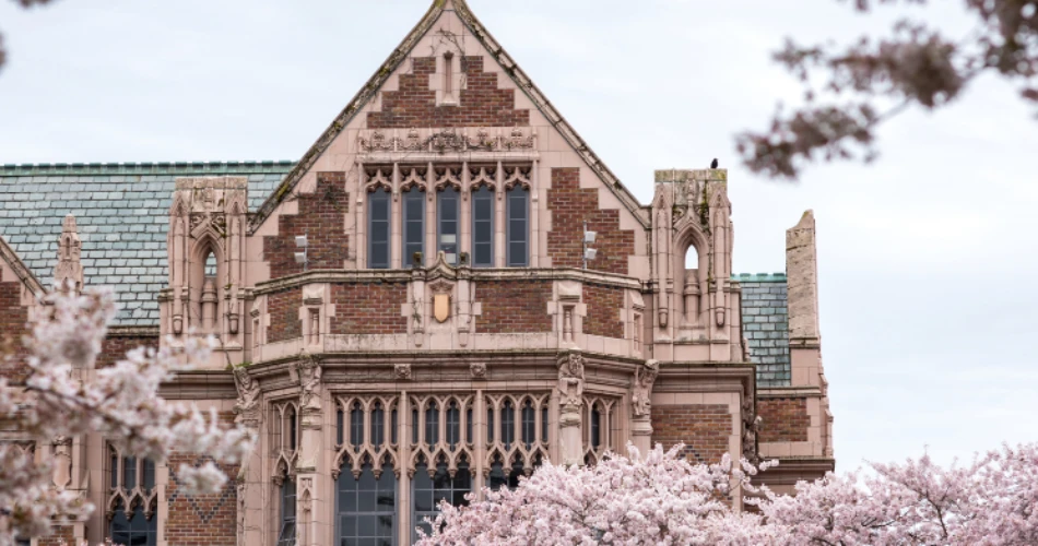 Top 10 Nearby UW Seattle Hotels With Convenient EV Charging Stations